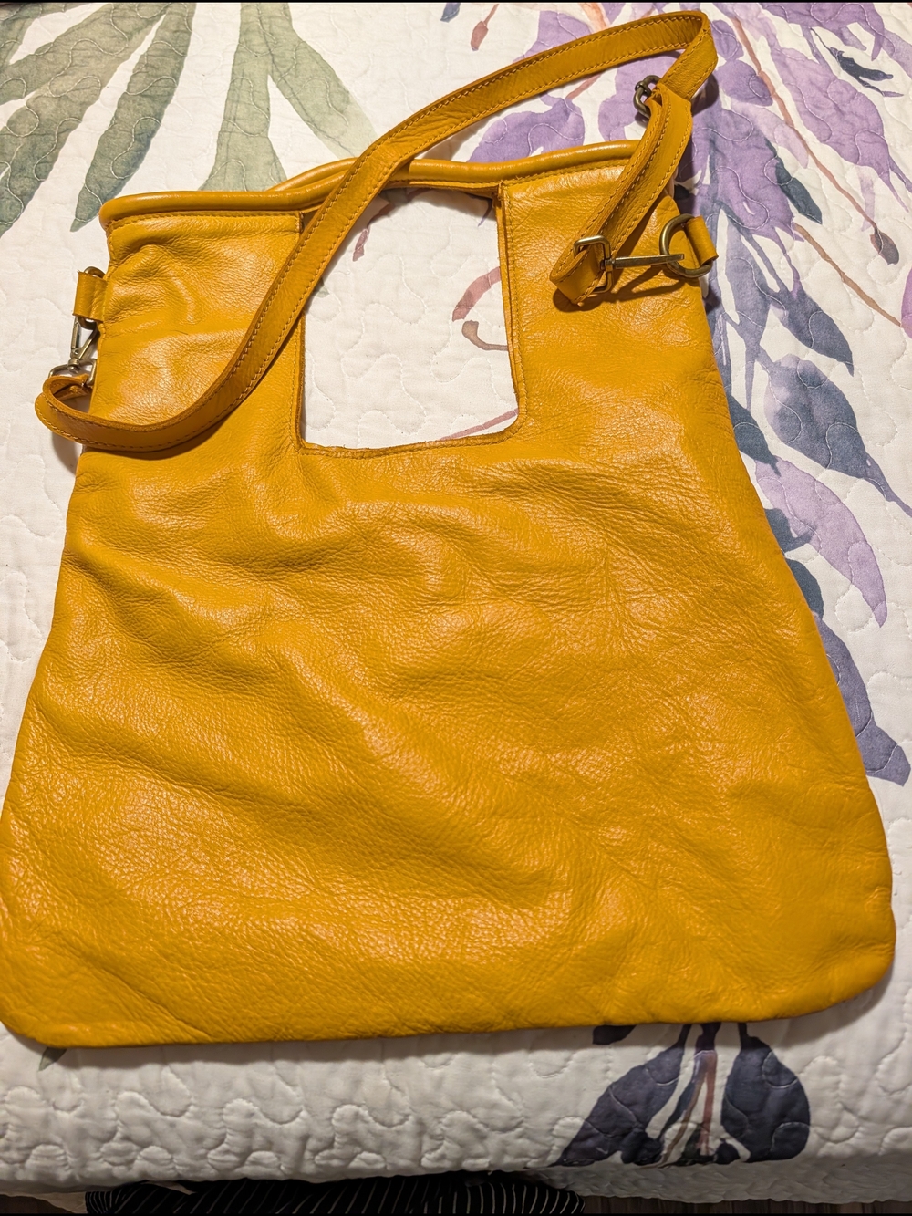Vera Pelle Mustard Yellow Leather Shoulder Bag